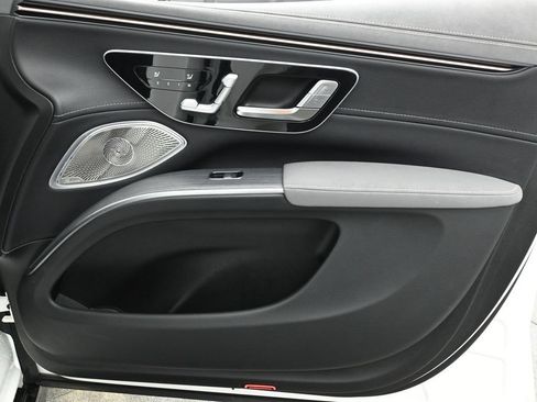 Used 2023 Mercedes-Benz EQS 580 4MATIC SUV image 21