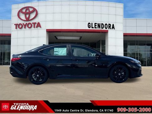 New 2026 Toyota Camry Hybrid FWD image 13