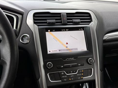 Used 2019 Ford Fusion SE FWD image 32