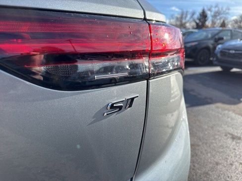 Used 2023 Buick Envision Essence w/ Technology Package I image 12