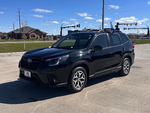 Used 2022 Subaru Forester Premium AWD/4WD image 2