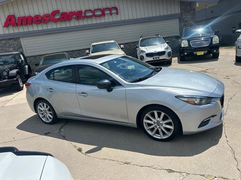 Used 2017 MAZDA MAZDA3 Touring w/ Popular Equipment Package FWD image 2