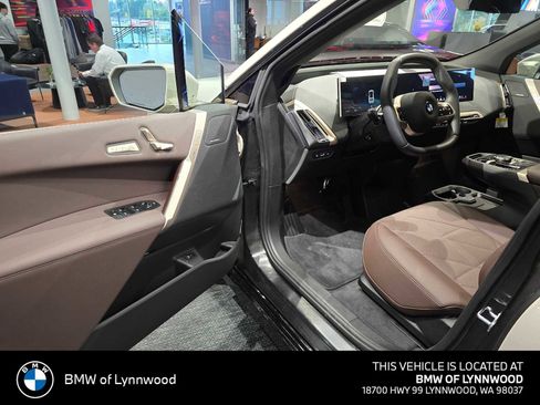 New 2026 BMW iX xDrive60 image 19