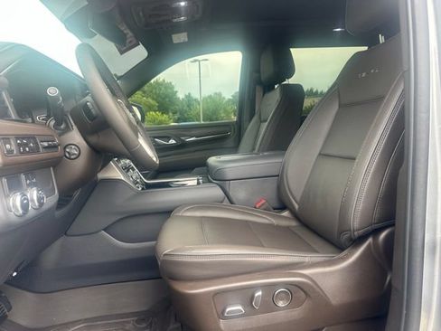 Used 2023 GMC Yukon XL Denali RWD image 9