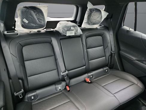 New 2026 Chevrolet Equinox LT w/ Convenience Package II AWD/4WD image 18