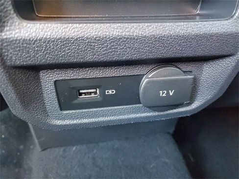 Used 2019 Volkswagen Tiguan SE w/ Panoramic Sunroof Package image 12