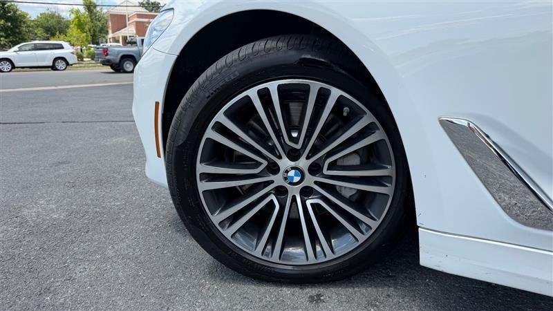 Used 2018 BMW 530i xDrive AWD/4WD image 16