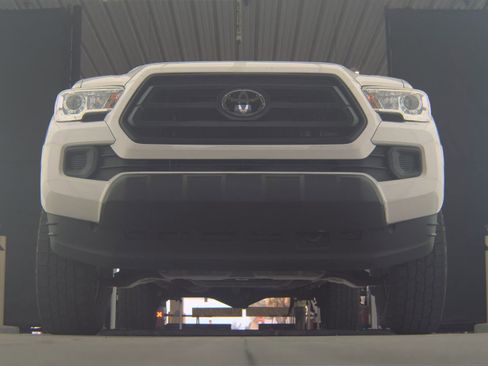 Used 2021 Toyota Tacoma SR w/ SR Convenience Package image 4