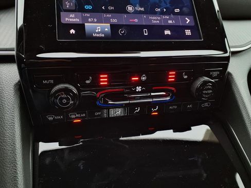 New 2025 Jeep Grand Cherokee Laredo X image 11