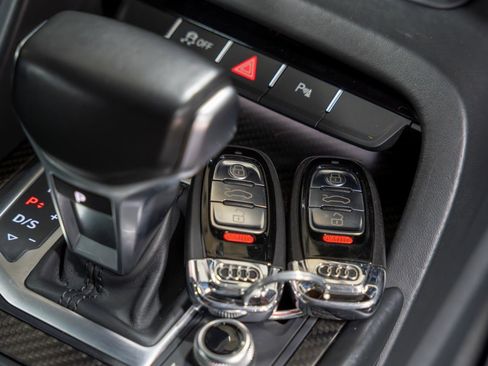 Used 2017 Audi R8 V10 plus w/ Full Leather Package image 88