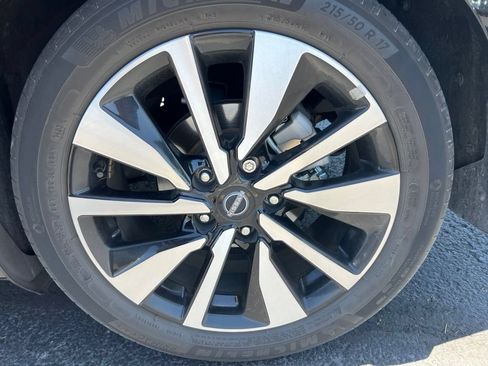 Used 2024 Nissan Sentra SV w/ SV Premium Package FWD image 6