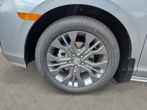 New 2026 Honda Odyssey Touring image 14