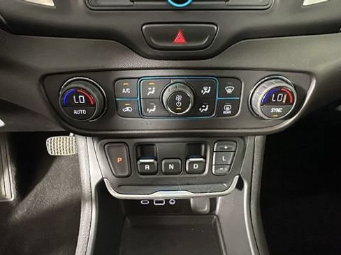 Used 2020 GMC Terrain SLE w/ Driver Convenience Package AWD/4WD image 21