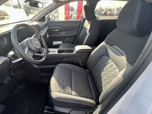 New 2026 Nissan Kicks SV image 7