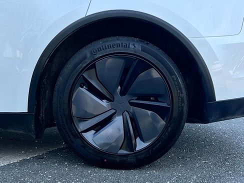 Used 2026 Tesla Model Y AWD image 28