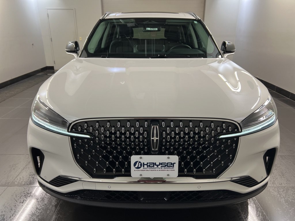Used 2026 Lincoln Aviator AWD image 2