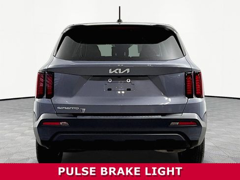 Certified 2023 Kia Sorento LX FWD image 5