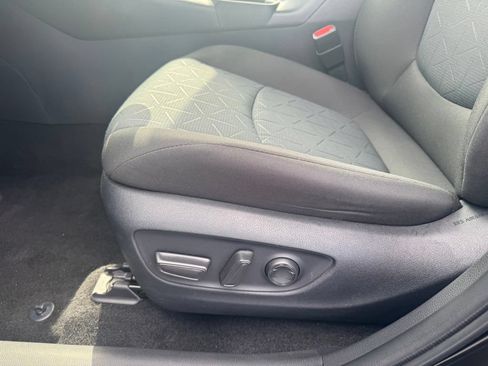 Used 2025 Toyota RAV4 XLE AWD/4WD image 6