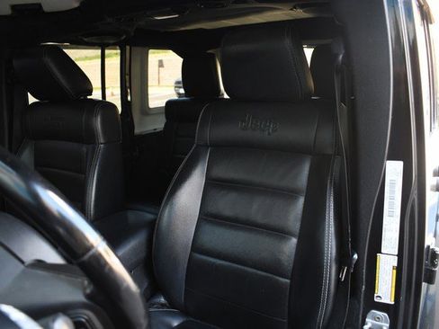 Used 2012 Jeep Wrangler Unlimited Sahara w/ Dual Top Group AWD/4WD image 17