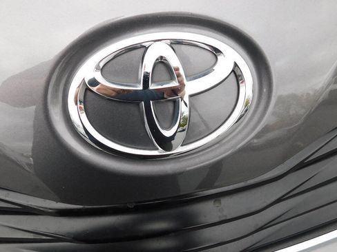 Used 2011 Toyota Sienna LE image 26