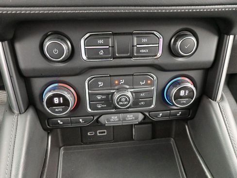 Used 2021 Chevrolet Suburban Z71 w/ Z71 Off-Road Package image 28