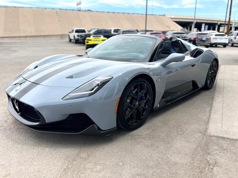 Used 2023 Maserati MC20 Spyder image 10