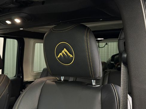 Used 2025 Jeep Wrangler Unlimited Sahara image 22