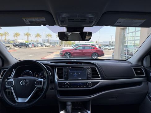 Used 2018 Toyota Highlander XLE FWD image 20