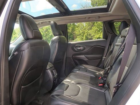 Used 2019 Jeep Cherokee Limited AWD/4WD image 23