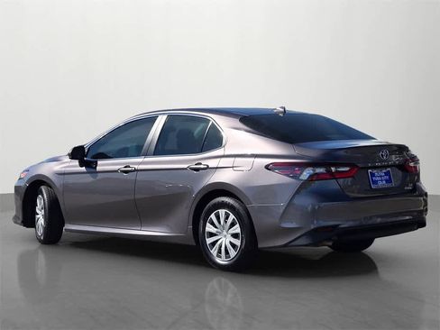 Used 2022 Toyota Camry LE image 4