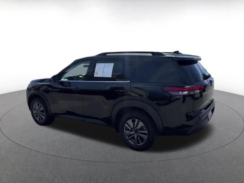Used 2025 Nissan Pathfinder SV FWD image 10