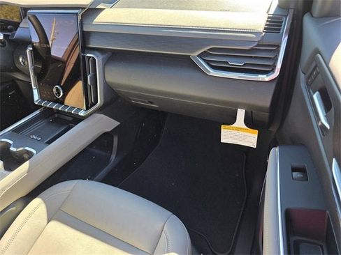 New 2026 GMC Acadia Elevation image 18