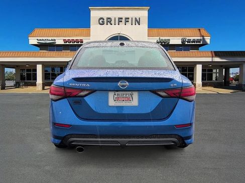 Used 2022 Nissan Sentra SR w/ Lighting Package FWD image 8