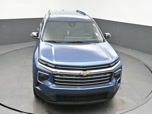 Used 2025 Chevrolet Traverse LT image 32