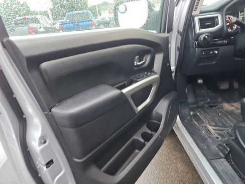 Used 2017 Nissan Titan SV AWD/4WD image 6