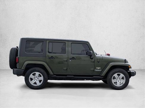 Used 2009 Jeep Wrangler Unlimited Sahara w/ Dual Top Group AWD/4WD image 4