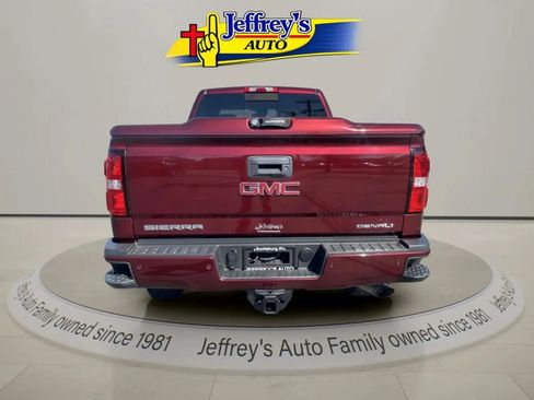Used 2017 GMC Sierra 2500 Denali w/ Suspension Package, Off-Road AWD/4WD image 4