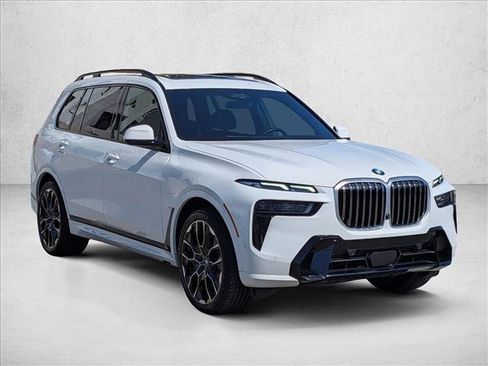 Used 2023 BMW X7 xDrive40i w/ Executive Package AWD/4WD image 3