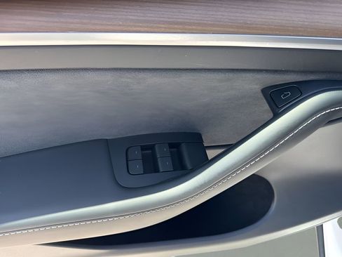 Used 2023 Tesla Model Y Performance AWD/4WD image 31