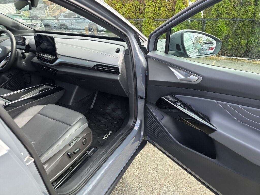Used 2023 Volkswagen ID.4 Pro S AWD/4WD image 9