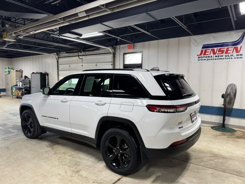 Used 2023 Jeep Grand Cherokee Altitude image 6