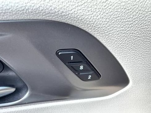 Used 2023 Chrysler Pacifica Touring-L FWD image 22