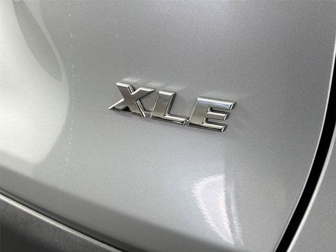 Used 2021 Toyota RAV4 XLE FWD image 12