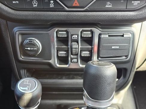 New 2026 Jeep Gladiator Sport AWD/4WD image 14