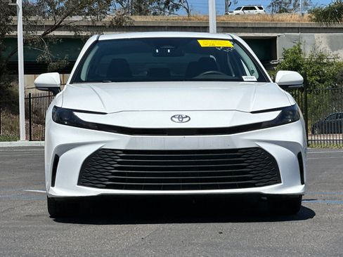 Used 2025 Toyota Camry LE image 7