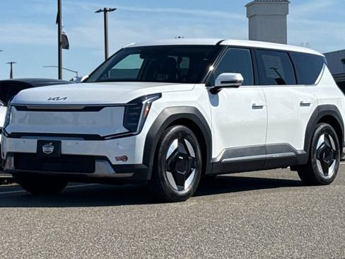 Certified 2024 Kia EV9 Light Long Range RWD image 10