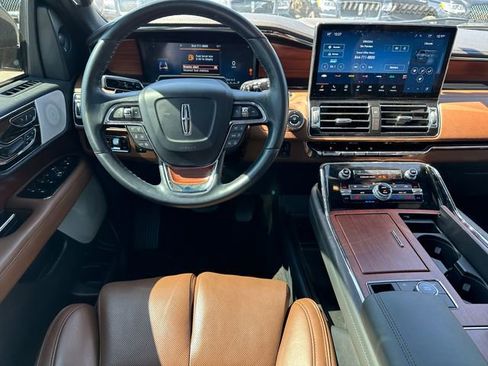Used 2022 Lincoln Navigator Reserve image 21