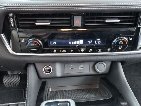 Used 2023 Nissan Rogue SL FWD image 25