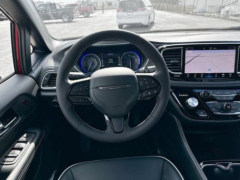 New 2027 Chrysler Pacifica Limited w/ S Appearance Package FWD image 30