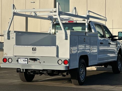 New 2026 Ford F250 4x4 Crew Cab Super Duty image 3